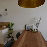 ابارتمنت اون زوجسبيتزشتراسه * جارمش بارتنكيرشن